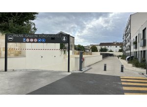 Place de parking à louer : 121 Rue Du Docteur Albert Barraud, 33000 Bordeaux, France