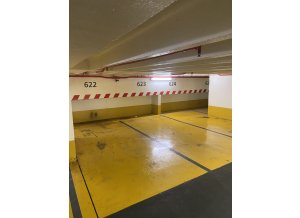 Place de parking à louer : 60 Rue De Ponthieu, 75008 Paris, France