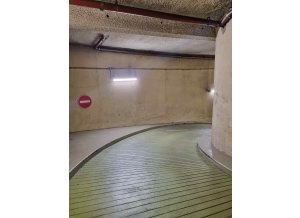 Place de parking à louer : 80 Rue René Boulanger, 75010 Paris, France